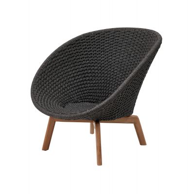 Dunkelgrauer Peacock Loungesessel von Cane-Line für den Außenbereich mit Holzbeinen. Gartenmöbel und Outdoor-Sitzmöbel.